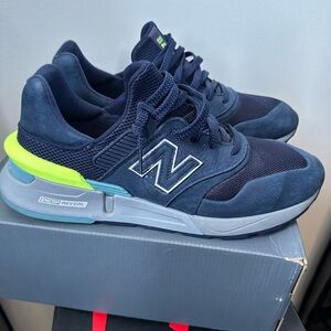 Pair New Balance 997s